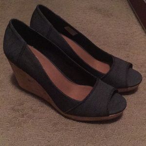 Brand new never worn TOMS wedges